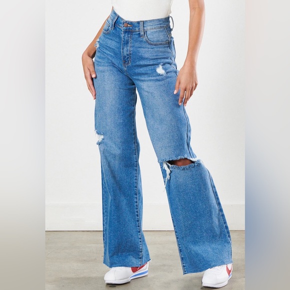 Denim - Boutique 🦋 Blue 90s Wide Leg Jeans!
